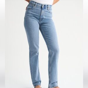 Abercrombie & Fitch The 90’s Straight Ultra High Rise Jean
Curve Love